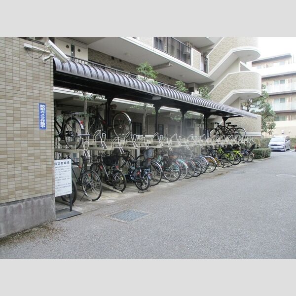 現地周辺 (駐輪場)