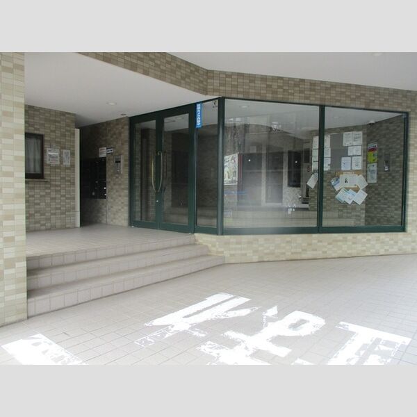 エントランス (エントランス)