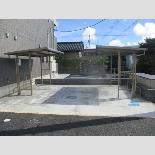 現地周辺 (駐輪場)