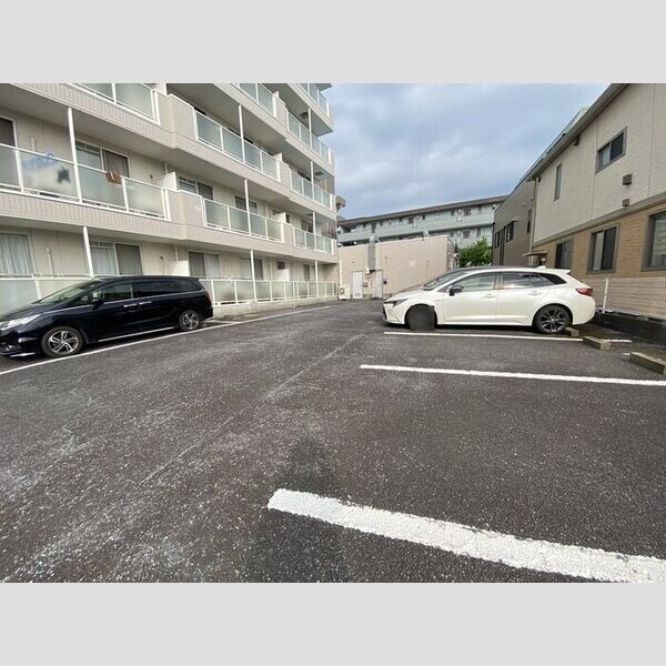 駐車場 (駐車場)