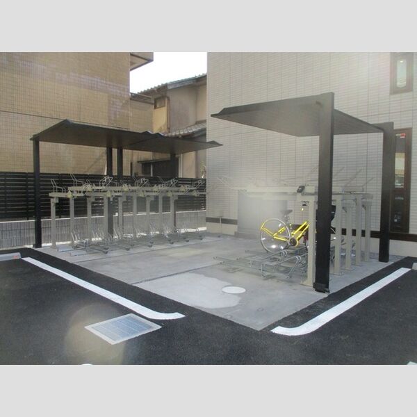 現地周辺 (駐輪場)