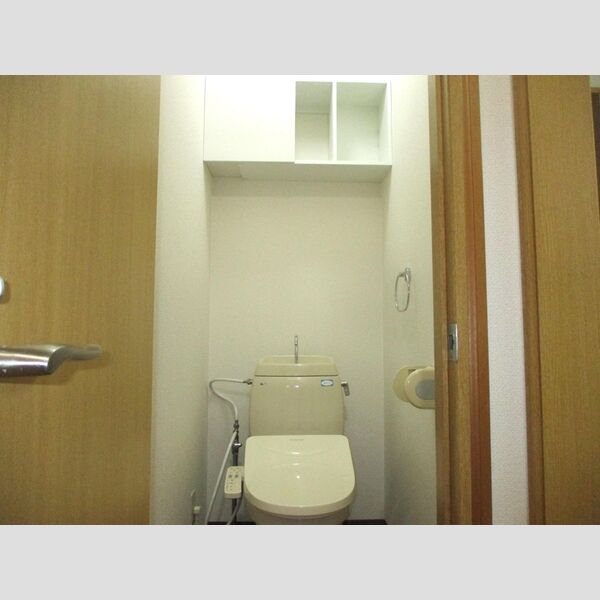 トイレ (トイレ)