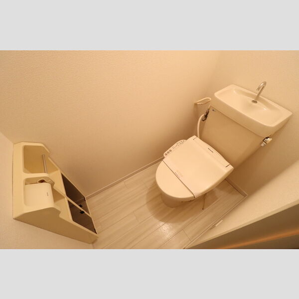 トイレ (温水洗浄暖房便座)