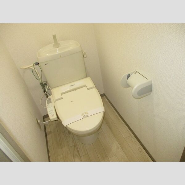 トイレ (トイレ)