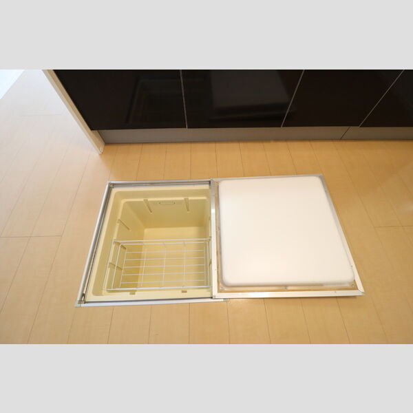 収納 (床下収納)