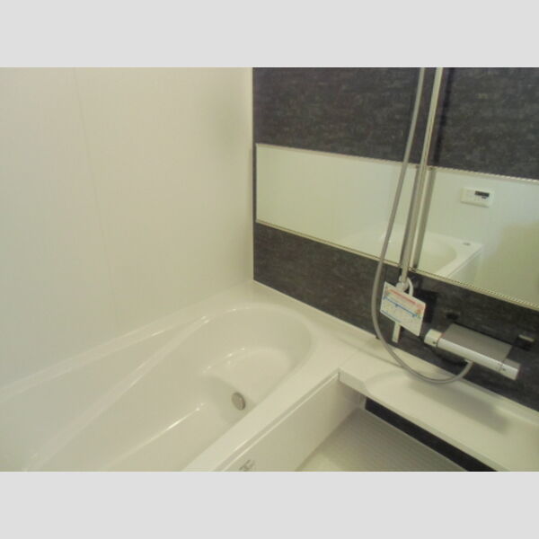 バス (110(浴室))