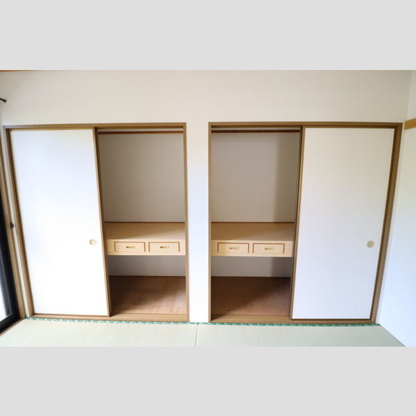 収納 (押入)