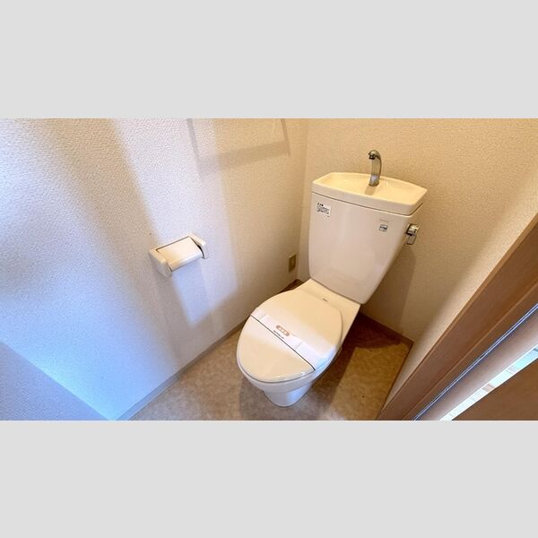 トイレ (トイレ)