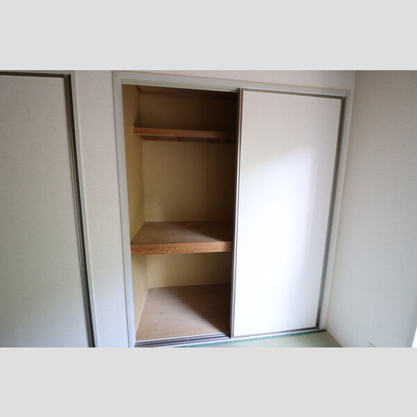 収納 (押入れ)