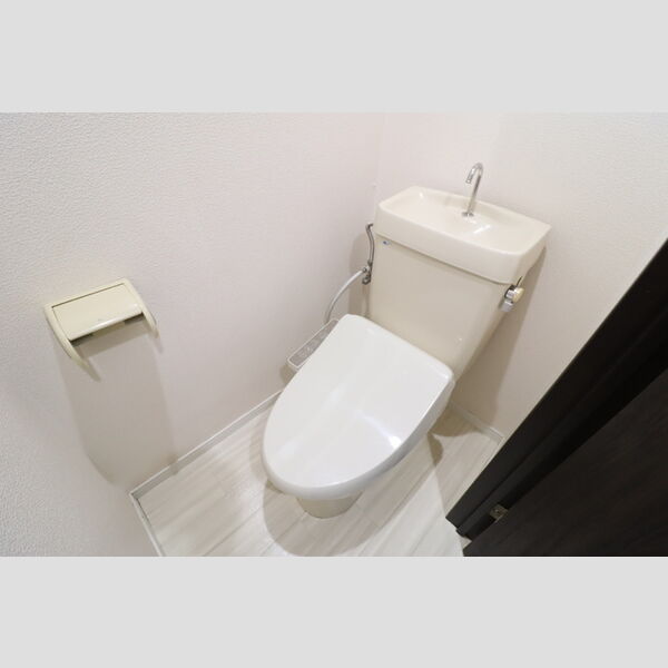 トイレ (温水洗浄暖房便座)