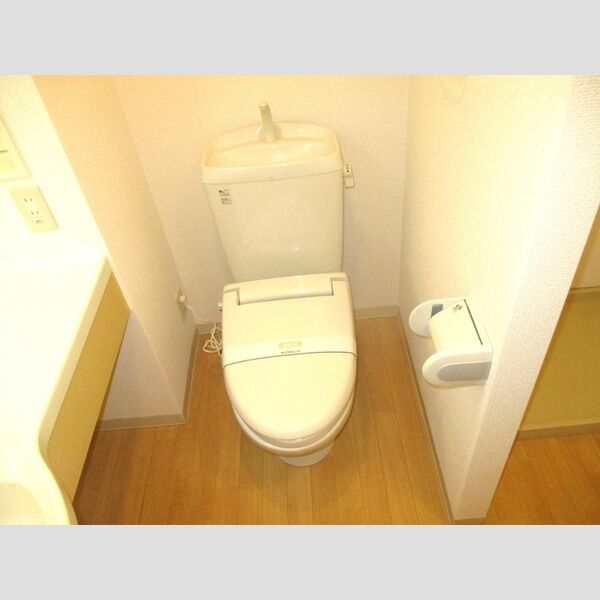 トイレ (トイレ)