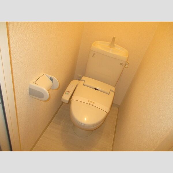 トイレ (トイレ)