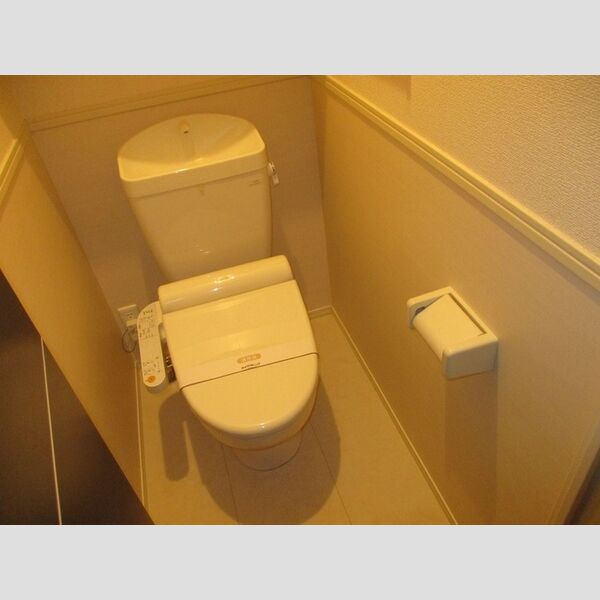 トイレ (トイレ)