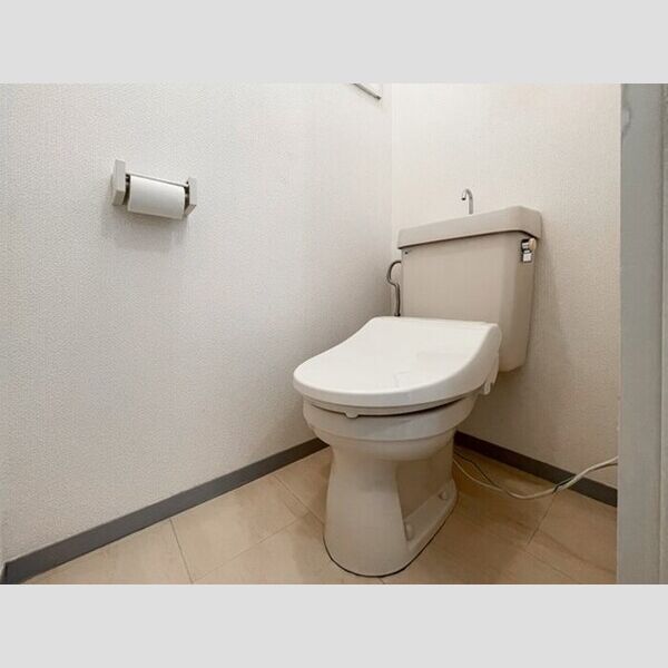トイレ (トイレ)