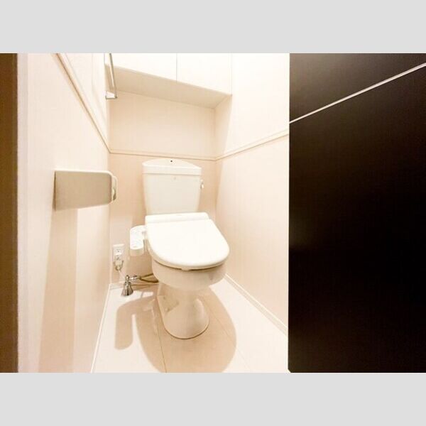 トイレ (トイレ)