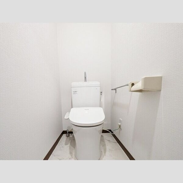 トイレ (トイレ)