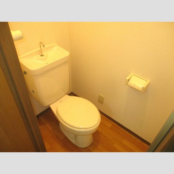 トイレ (トイレ)