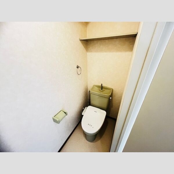 トイレ (トイレ)
