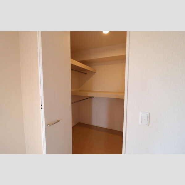 収納 (ウォークインクローゼット)