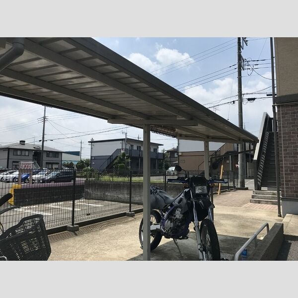 現地周辺 (駐輪場)