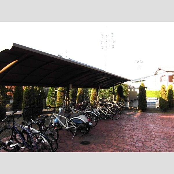 現地周辺 (駐輪場)