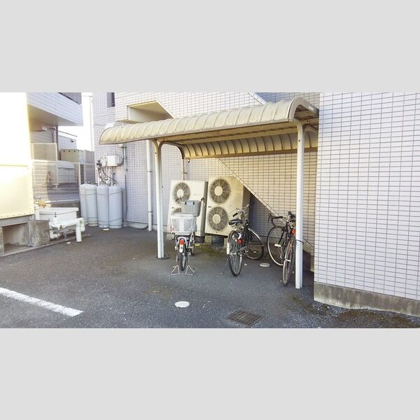 現地周辺 (駐輪場)