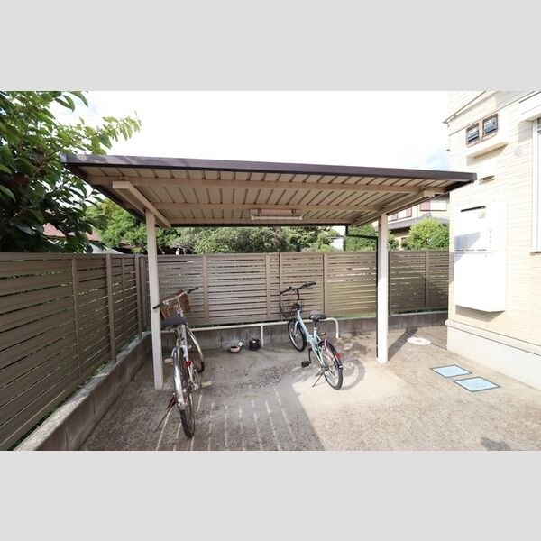 現地周辺 (駐輪場)