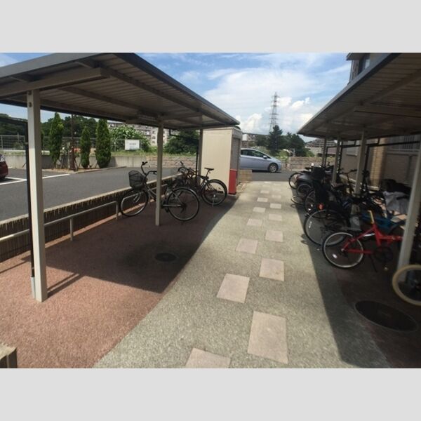 現地周辺 (駐輪場)