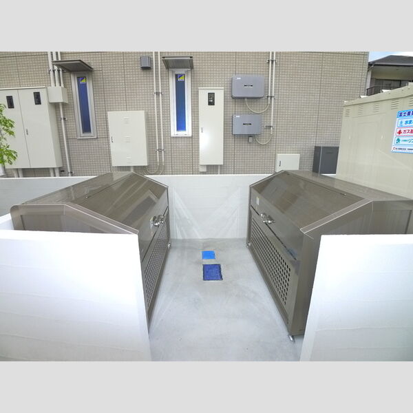 現地周辺 (ゴミ置場)