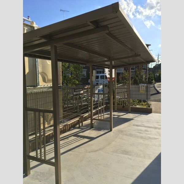 現地周辺 (駐輪場)