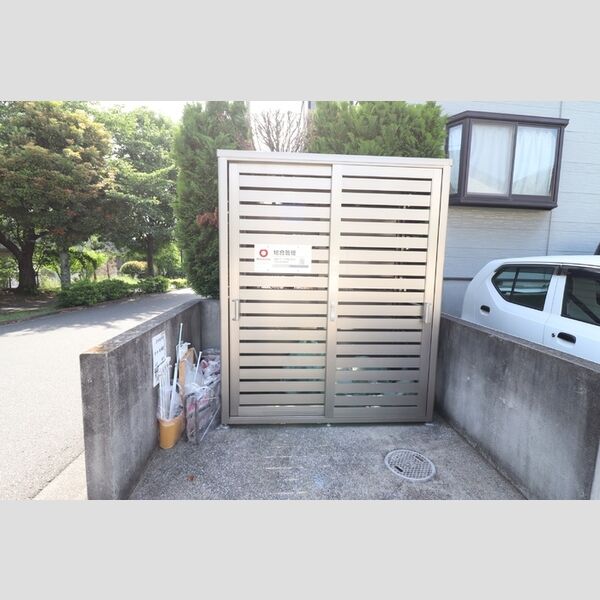 現地周辺 (ゴミ置き場)