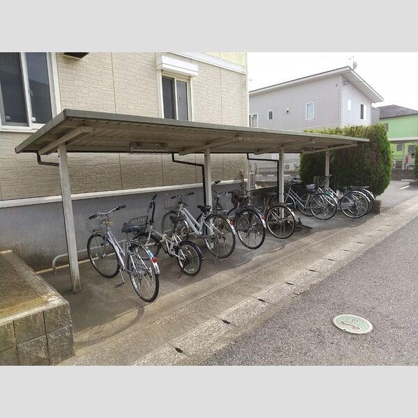 現地周辺 (駐輪場)