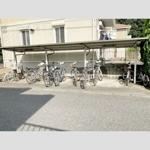 現地周辺 (駐輪場)