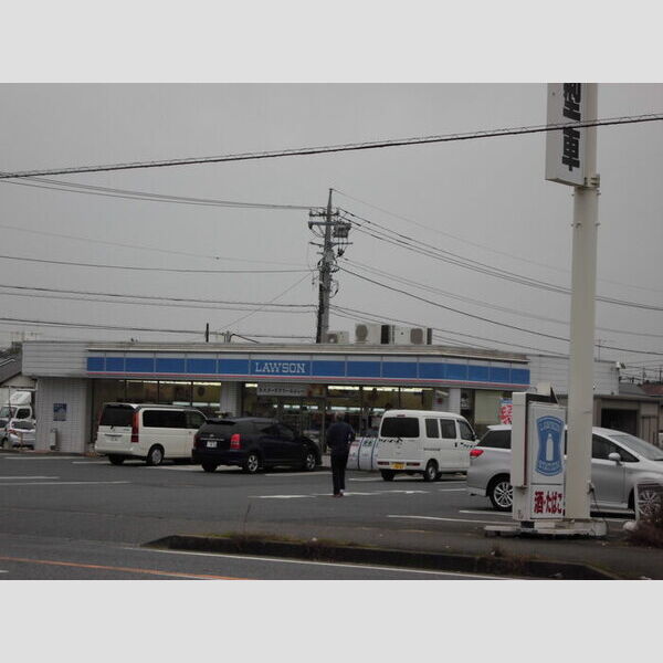 現地周辺 (目の前のコンビニ)