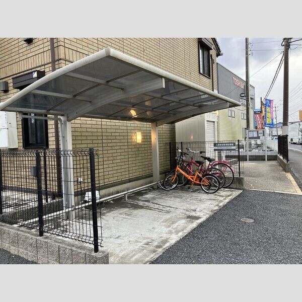 現地周辺 (駐輪場)
