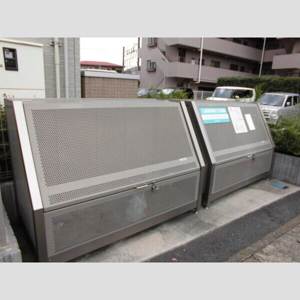 現地周辺 (ゴミストッカー)