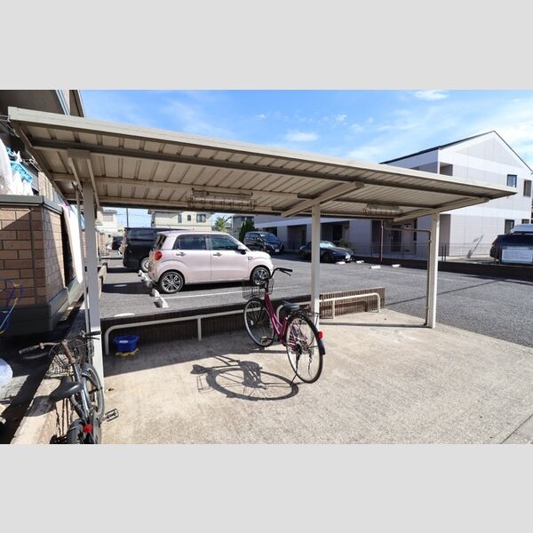 現地周辺 (駐輪場)