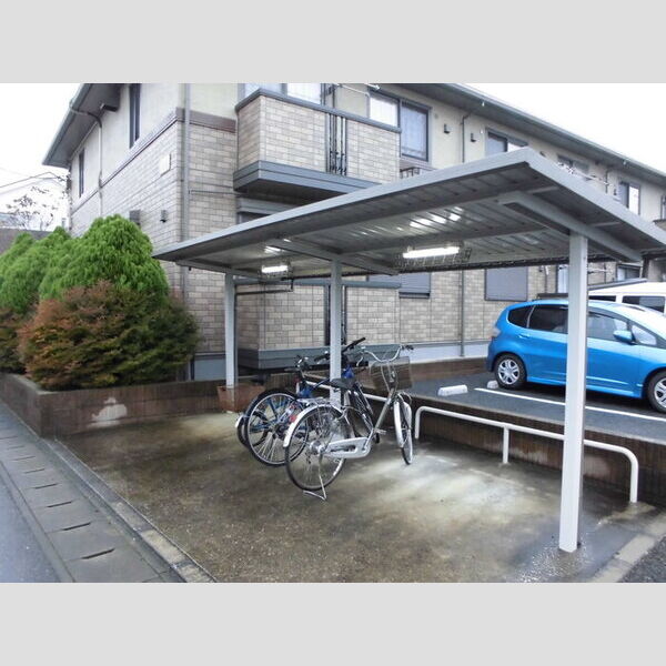 現地周辺 (駐輪場)