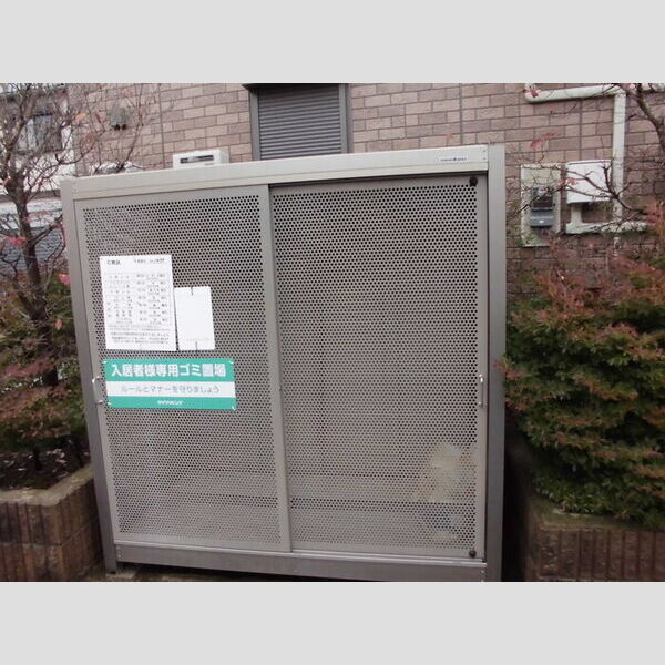 現地周辺 (ゴミストッカー)