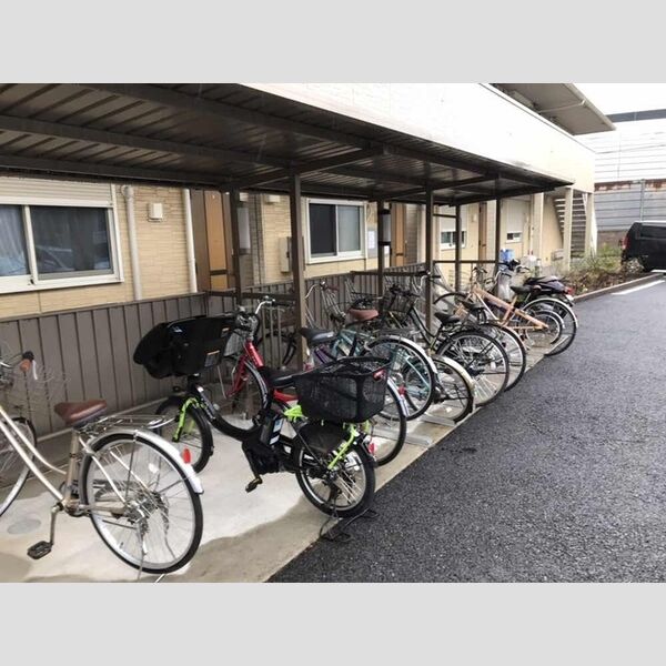 現地周辺 (駐輪場)