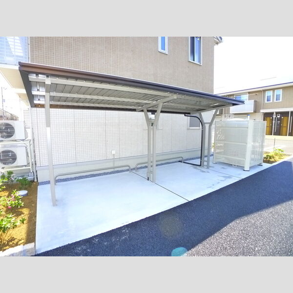 現地周辺 (駐輪場)