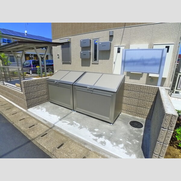 現地周辺 (ゴミ置場)