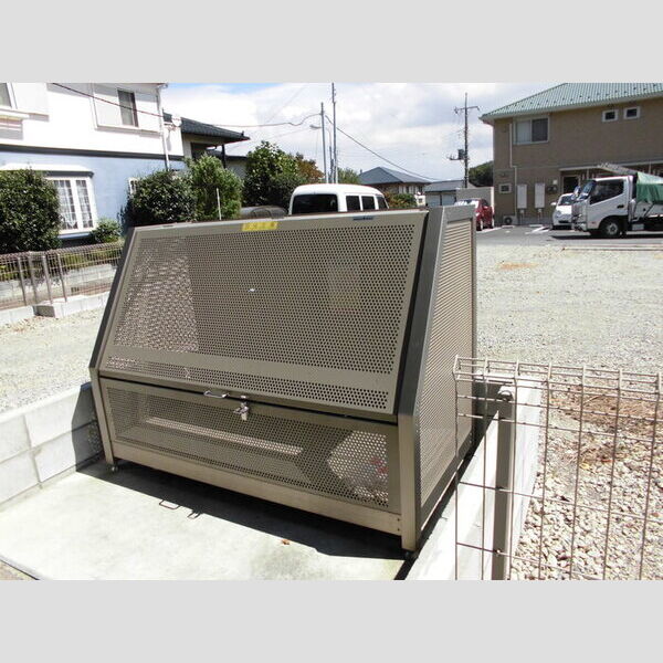現地周辺 (ゴミステーション)