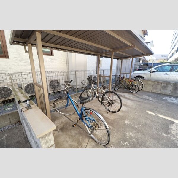 現地周辺 (駐輪場)