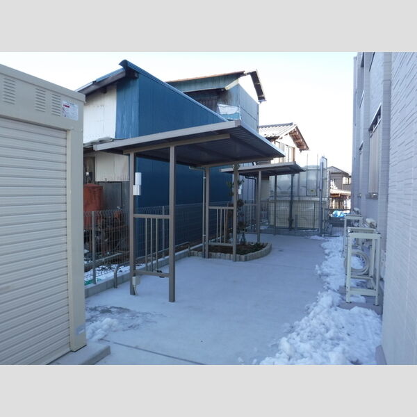 現地周辺 (駐輪場)