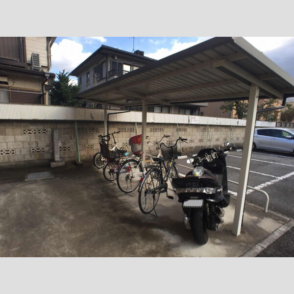 現地周辺 (駐輪場)