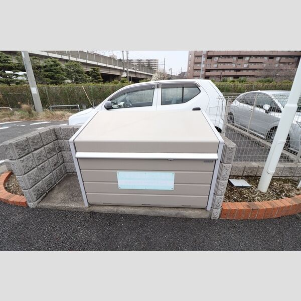現地周辺 (ゴミストッカー)