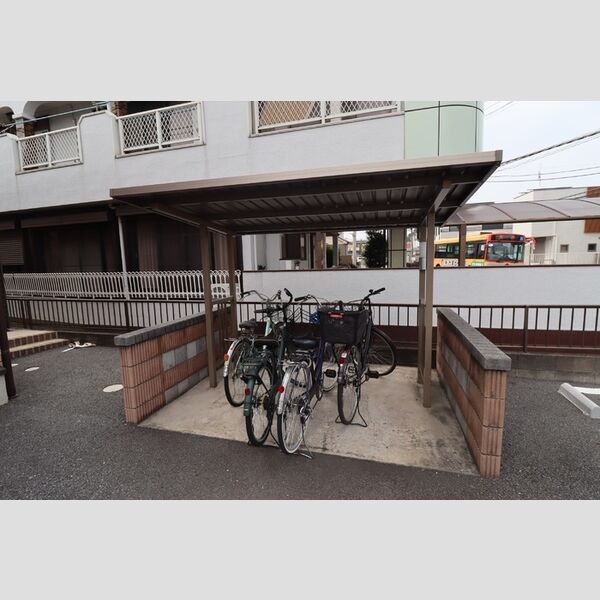 現地周辺 (駐輪場)