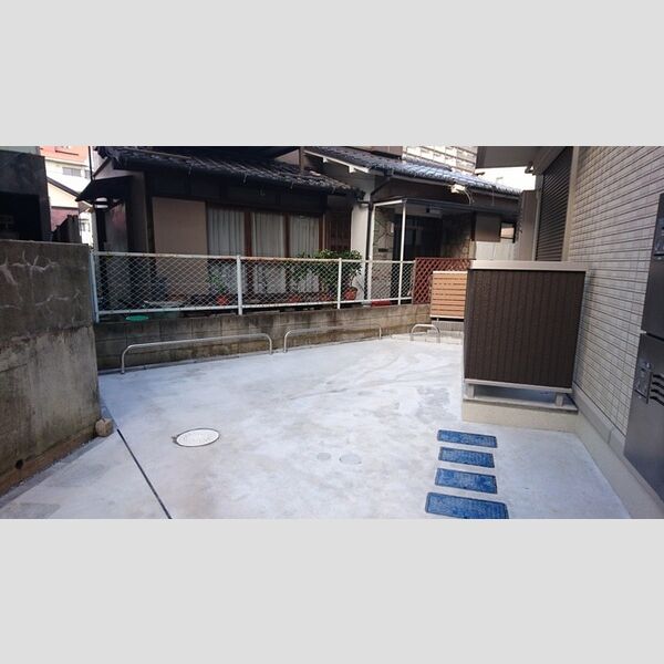 現地周辺 (駐輪場)