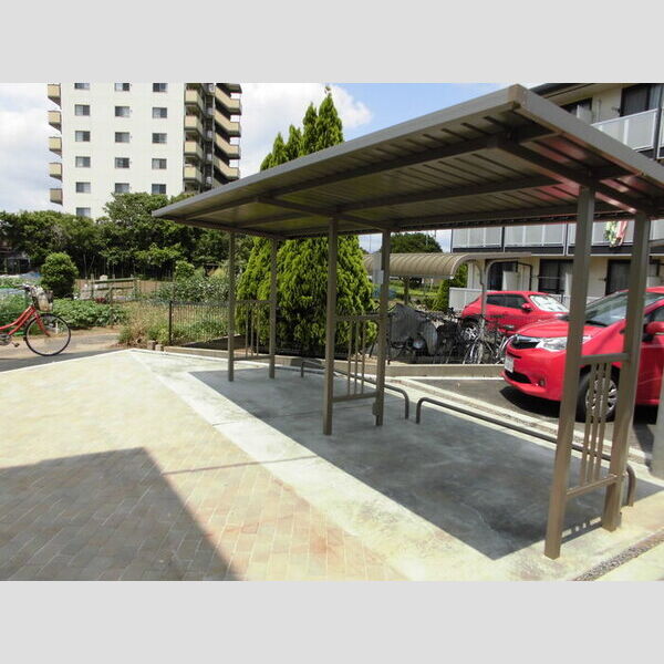 現地周辺 (駐輪場)